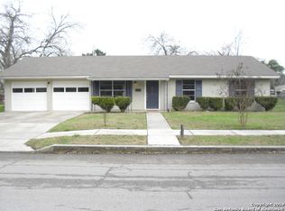 958 E Cedar St, Seguin, TX 78155