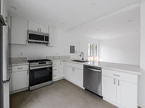 4th image of 337 S Rexford Dr APT 5