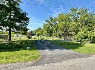 376 2nd St, Gananoque, ON K7G2R4