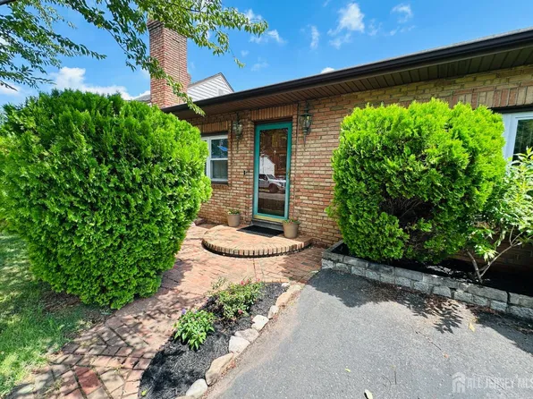 11 Demarest Pl, Piscataway, NJ 08854