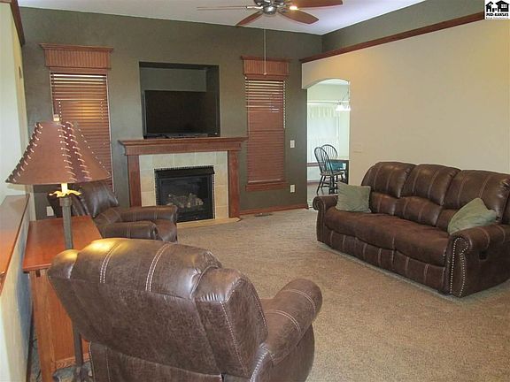 2nd image of 10 Savannah Dr