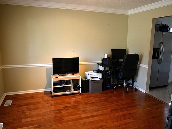 5th image of 284 Ashbrook Dr