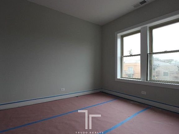 3rd image of 3915 N Janssen Ave #3919W3