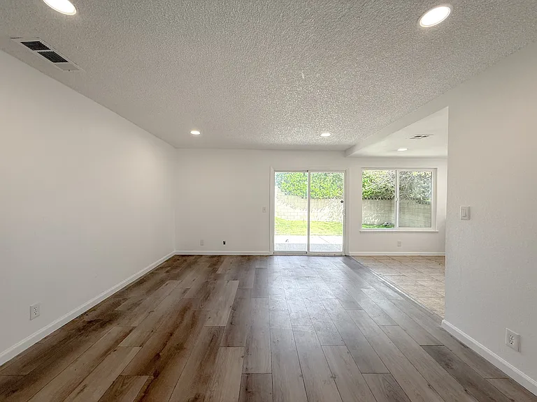 6763 Berkshire Ave — Photo 12