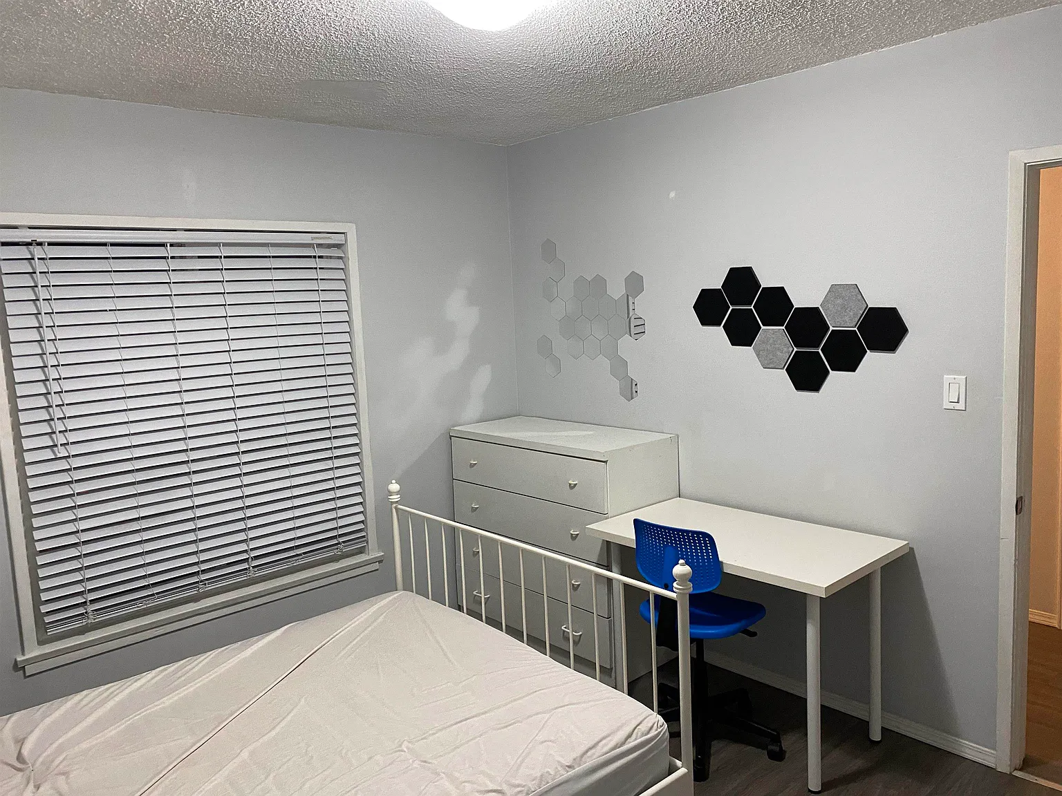 2 bed, 970 sqft, $2,100 — Photo 4
