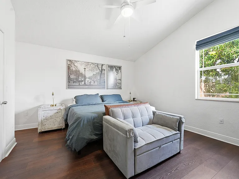 3221 Johns Pl — Photo 9