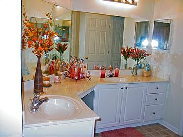 Bath with dbl vanities