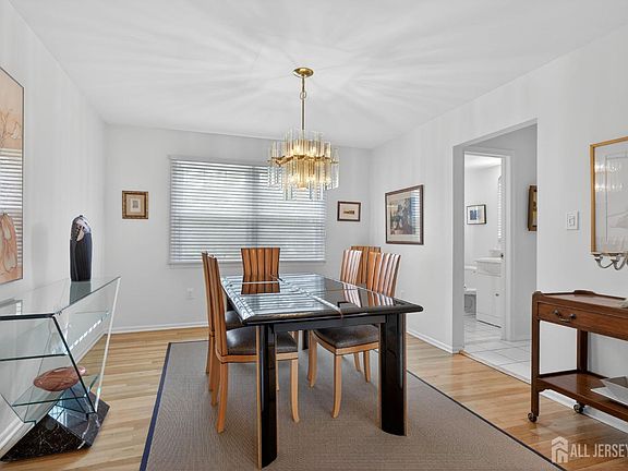 4th image of 1328 Aaron Rd