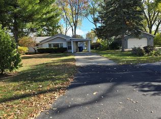 3194 Whitfield Dr, Waterford, MI 48329