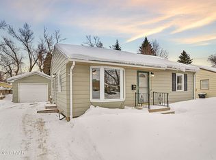 1114 Letnes Dr, Grand Forks, ND 58201