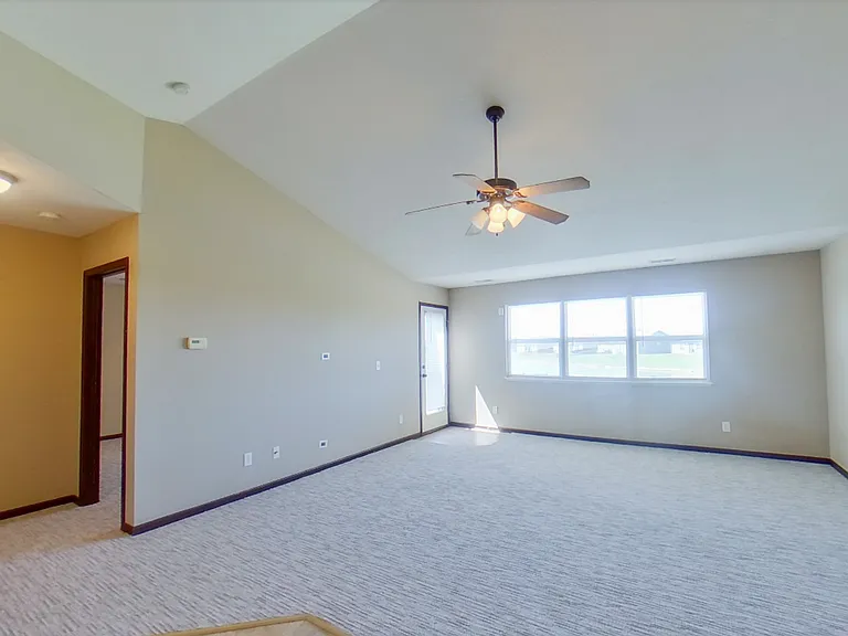 513 Brooklawn Dr — Photo 3