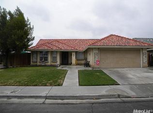 410 Park Sharon Dr, Los Banos, CA 93635