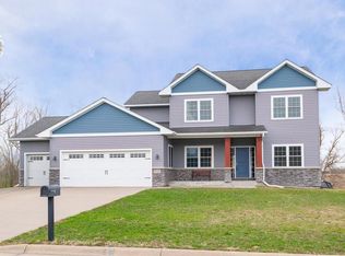 956 Farmers Ridge Trl, Belle Plaine, MN 56011