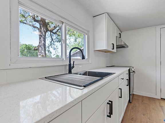 4th image of 408 Manley Rd