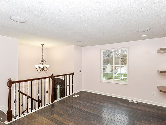 5th image of 6911 Littleton Dr