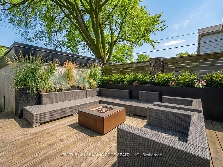 81 Dagmar Ave — Photo 16
