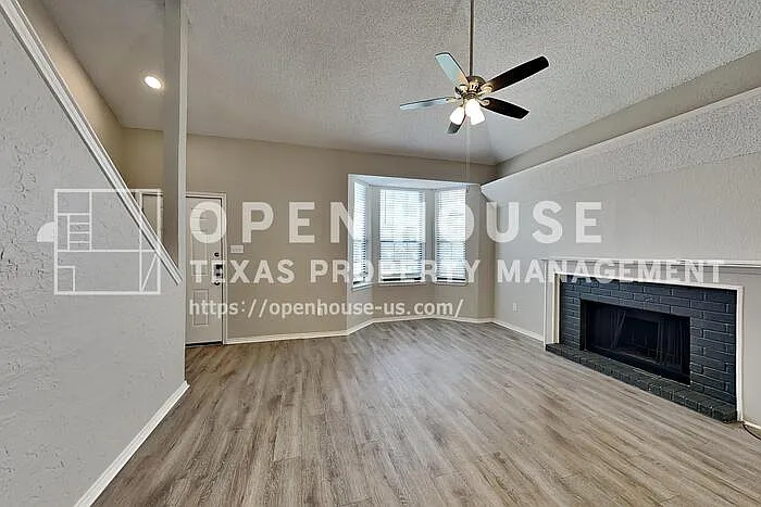 219 Cutting Horse Ln — Photo 4