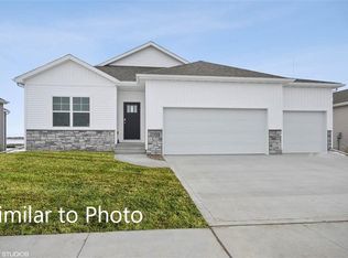7622 NW 95th Ct, Johnston, IA 50131