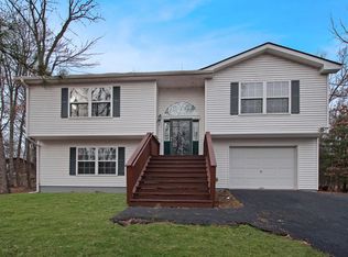202 Butternut Rd, Milford, PA 18337