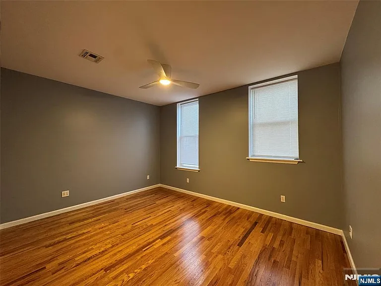 610 Devon St — Photo 17