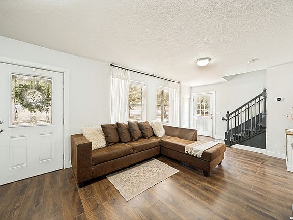 4th image of 227 SHADY OAKS DR