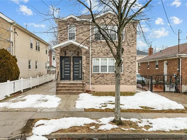 3 bed, 2.0 bath, 1100 sqft, $4,300 — Photo 2
