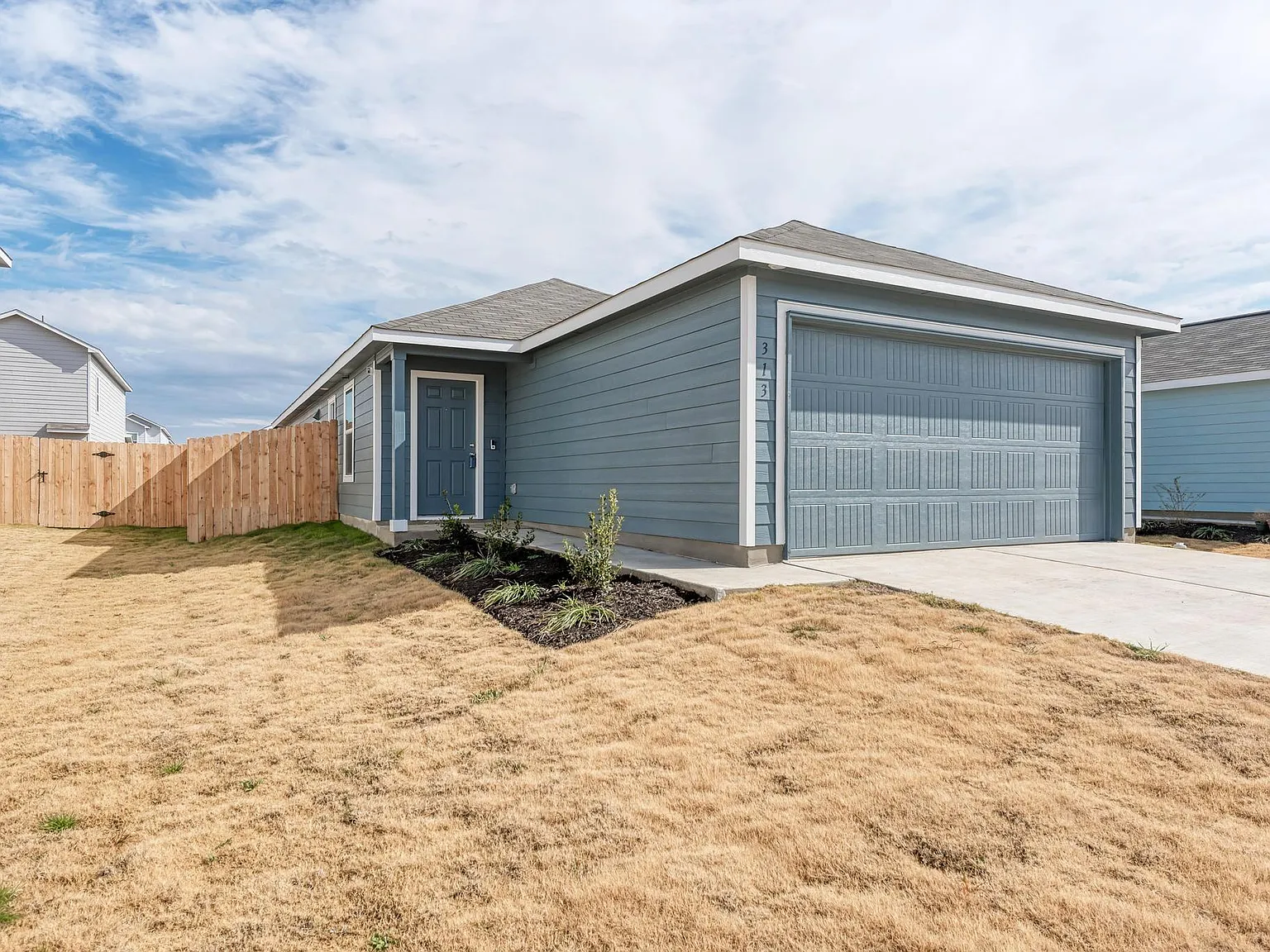 3 bed, 2.0 bath, 1325 sqft, $1,800 — Photo 1