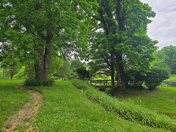 4th image of 2983 Opossum Hollow Rd