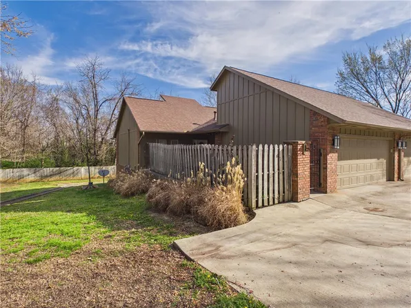 78 E Sycamore St, Fayetteville, AR 72703