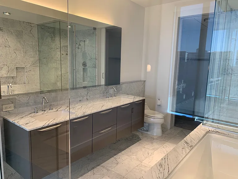 2900 McKinnon St #804 — Photo 8