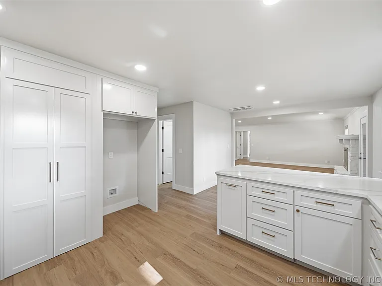 10714 S 86th East Cir — Photo 12