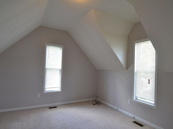 2nd image of 804 E Jefferson St
