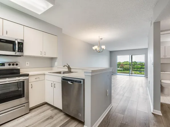 2236 N Cypress Bend Drive #512, Pompano Beach, FL 33069
