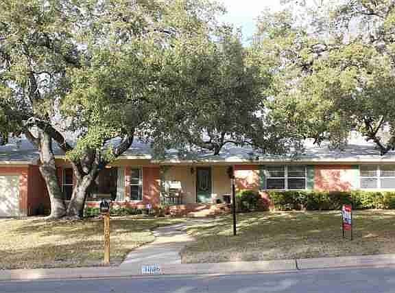 3rd image of 3006 Pecan Dr