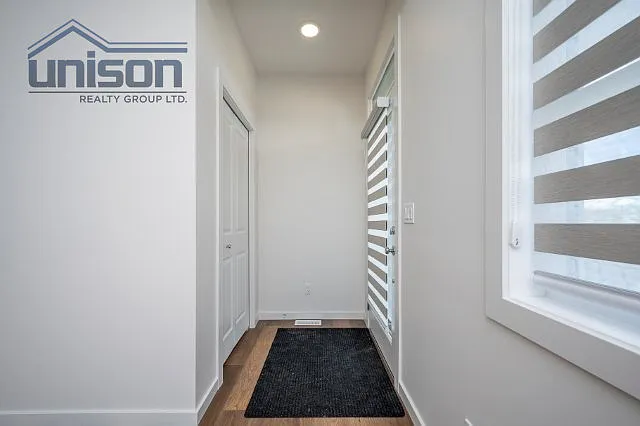 585 Savanna Dr NE — Photo 1