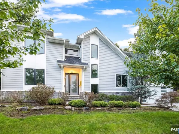 55 Cedar St, Cresskill, NJ 07626
