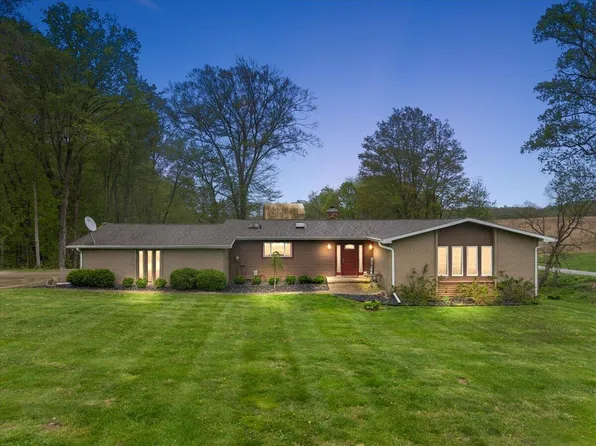 8467 Pucker St, Berrien Center, MI 49102