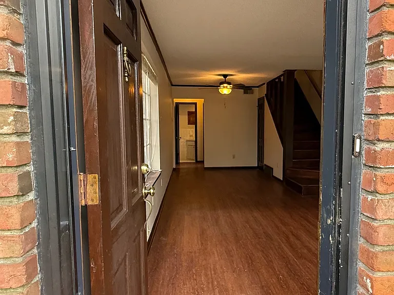 211 S Idlewild St — Photo 5