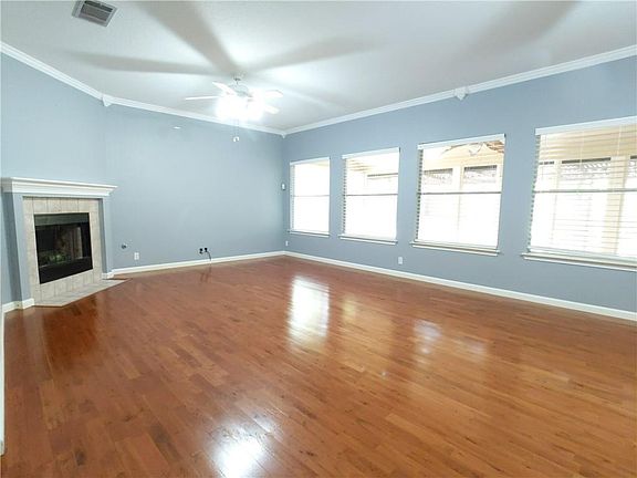 3rd image of 1706 Courtney Ln