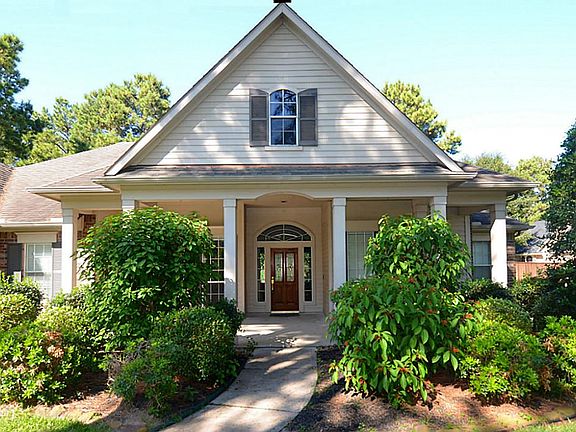 Wonderful Curb appeal! Large front porch with lots of room for decorating.