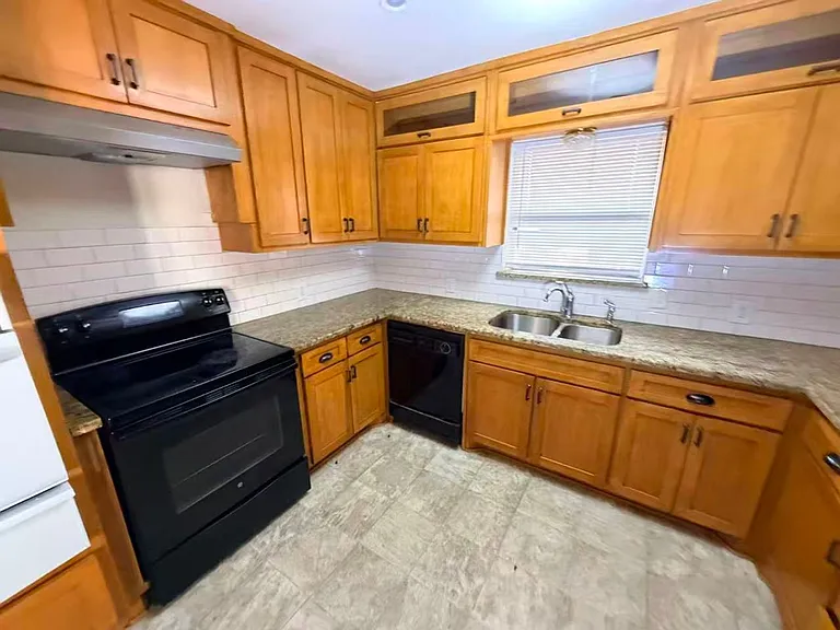 413 Frances Way — Photo 7