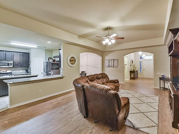 5th image of 2614 Glenfield Manor Ln