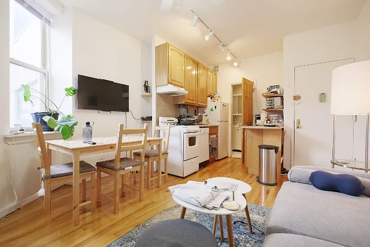 647 Franklin Ave #1RR — Photo 5