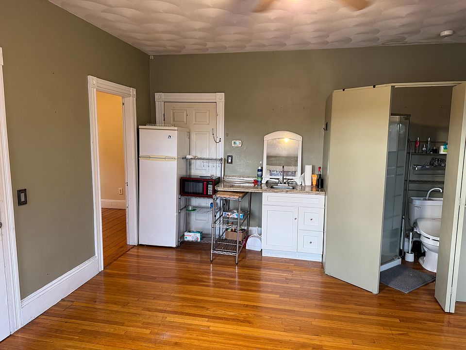1st image of 10 Roger St #1