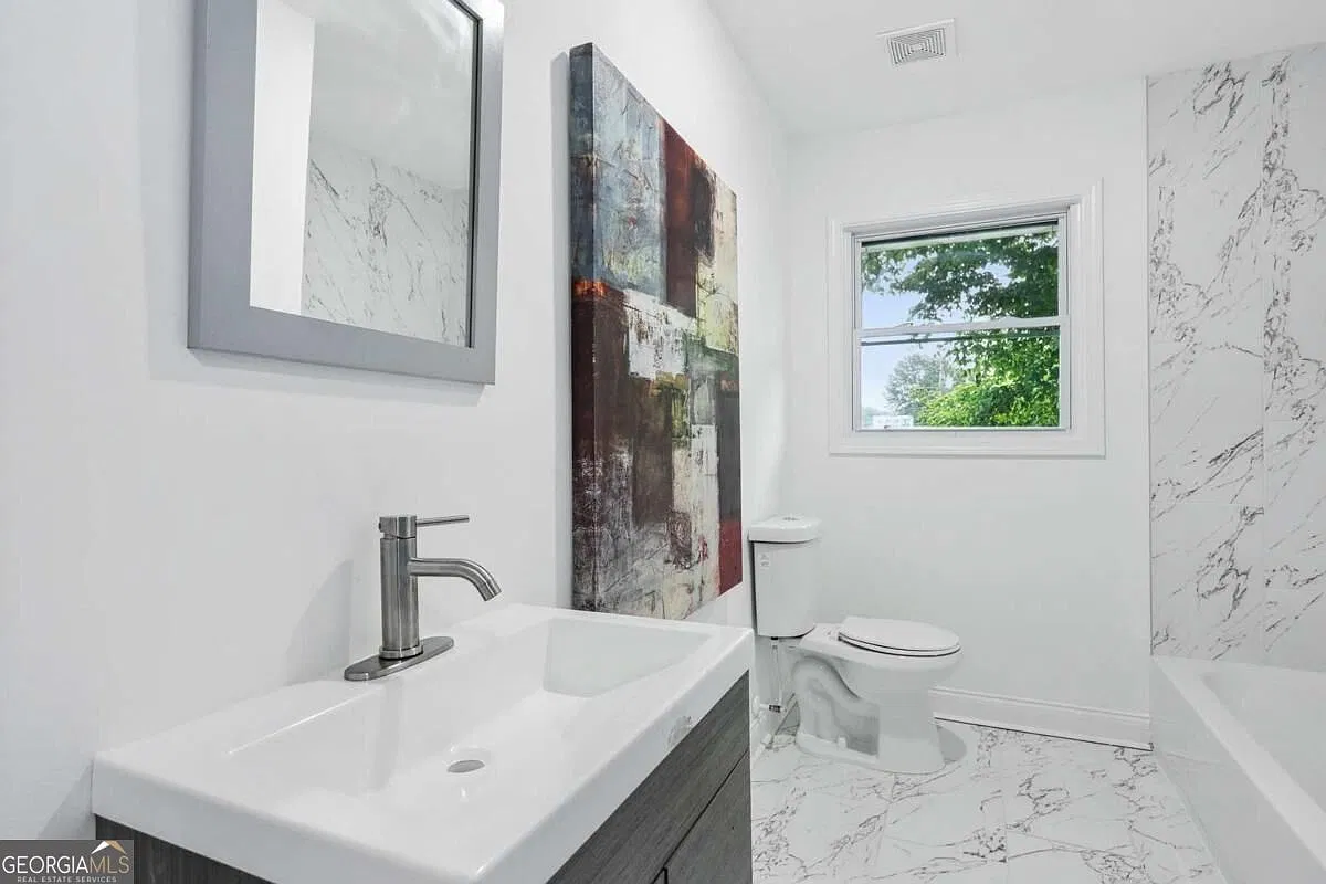 3 bed, 2.0 bath, $2,300 — Photo 3