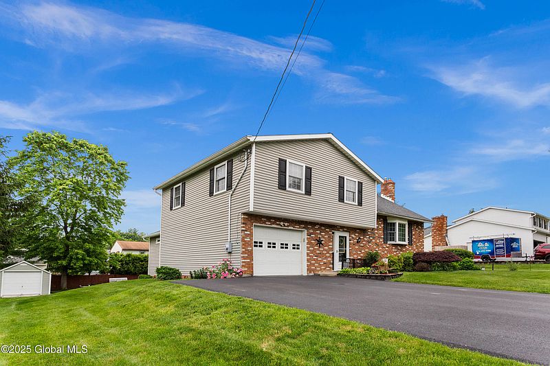 2nd image of 11 Vista Drive