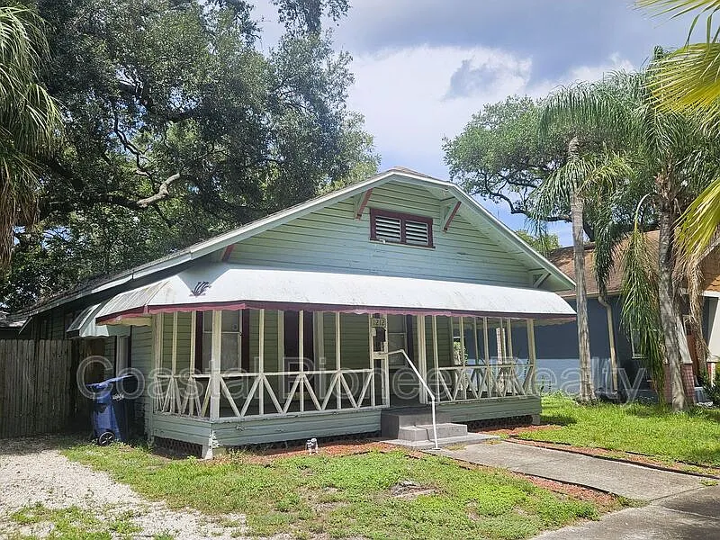 2 bed, 1.0 bath, 976 sqft, $1,895 — Photo 2