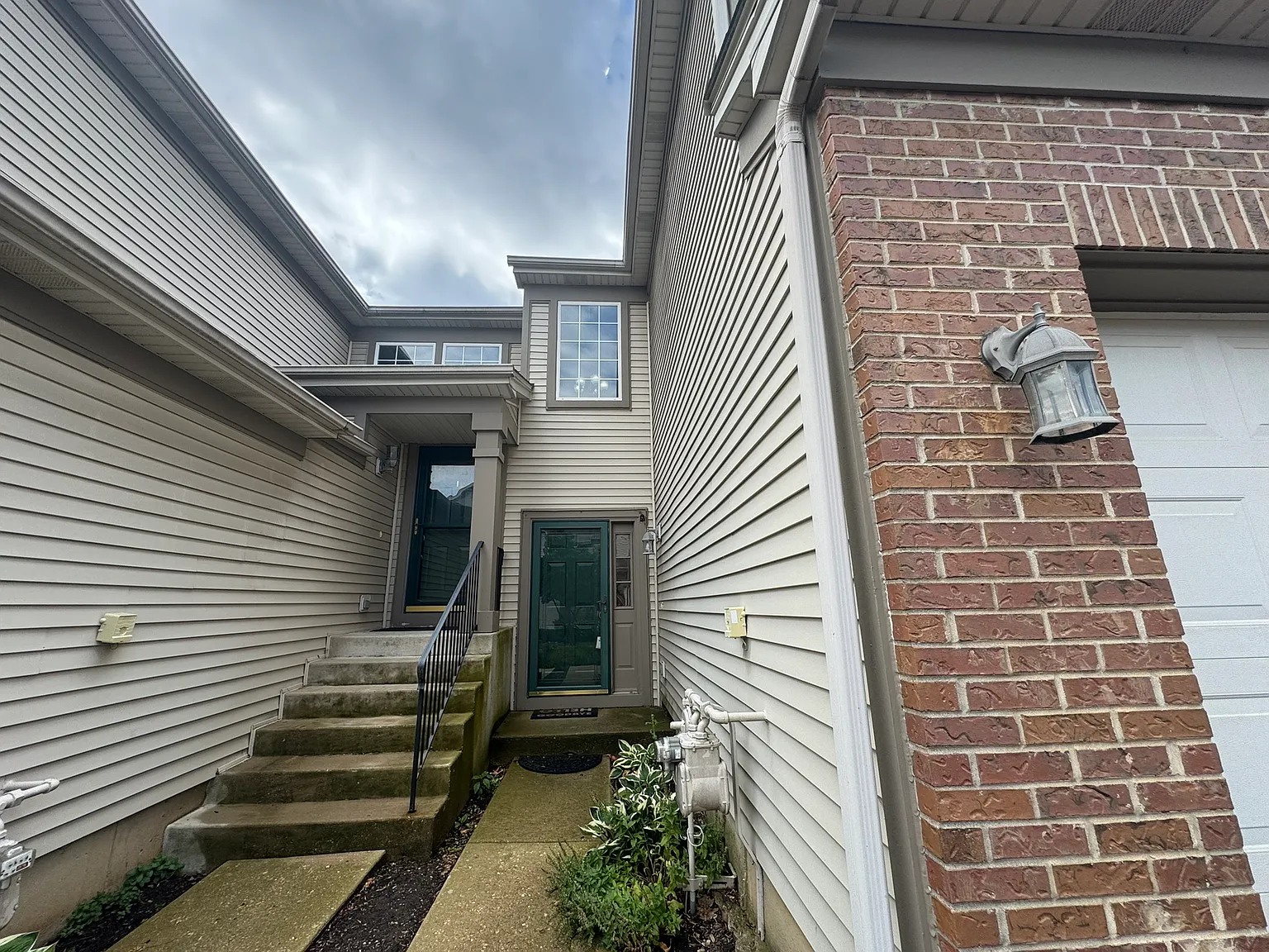 2 bed, 2.5 bath, 1355 sqft, $2,400 — Photo 2
