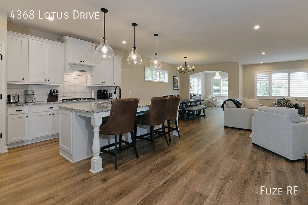 Stunning 3BR/3BA Executive Minnetrista Home Available Mid-November! — Photo 4