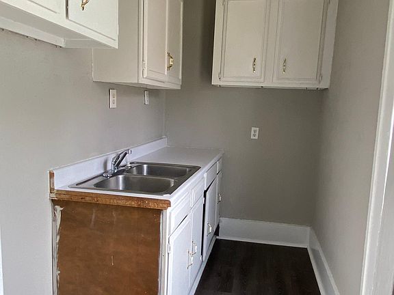 4th image of 249 1/2 W Church St